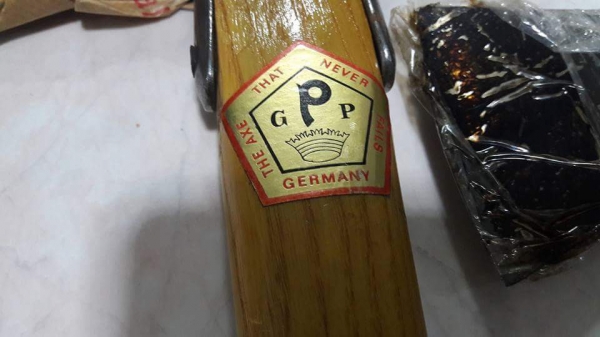 ขายขวานหงอนตรามงกุฎ MADE IN GERMANY.ใหม่เก่าเก็บ