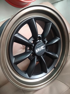 แม็กใหม่ลายกล้วย ขอบ 15 ราคา 4 วง 8900 บาท