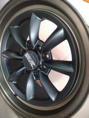 แม็กใหม่ลายกล้วย ขอบ 15 ราคา 4 วง 8900 บาท