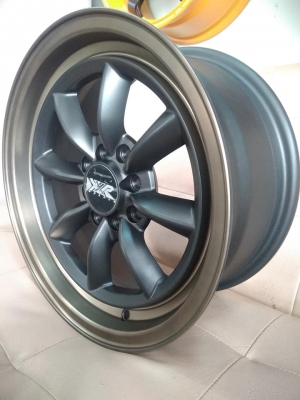 แม็กใหม่ลายกล้วย ขอบ 15 ราคา 4 วง 8900 บาท