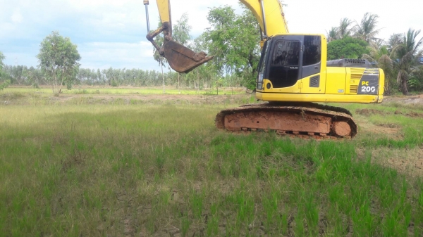 ขายรถแบคโฮ KOMAขายรถแบคโฮ KOMATSU PC200-8 เอกสารเล่ม ไมล์ 14000 ชม.ราคา 1150000