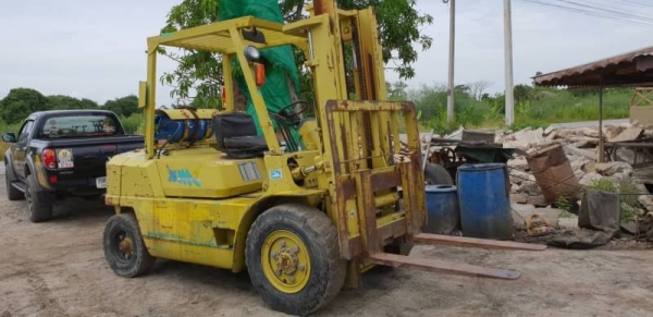 ขายด่วนรถยกMITSUBISHI FG35-18 ยก4ตันเพาเวอรเสาสูง3เมตรเกียออโต้งาสไลย์ยกให้ดูของหนัก4ตันสบายๆๆจริงๆรถนอกนำเข้ายังไม่เคยใช้งานในเมืองไทยเลย