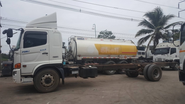 HINO 240 ปี 59 หัวคัสซี ยาว 8.7 ม. HINO 240 ปี 59 หัวคัสซี ยาว 8.7 ม.