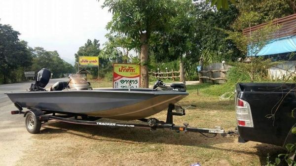 ขายเรืออลูมิเนียมbasstracker 17.5ฟุต