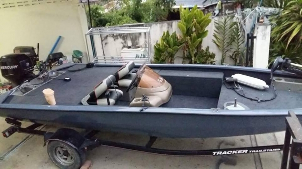 ขายเรืออลูมิเนียมbasstracker 17.5ฟุต