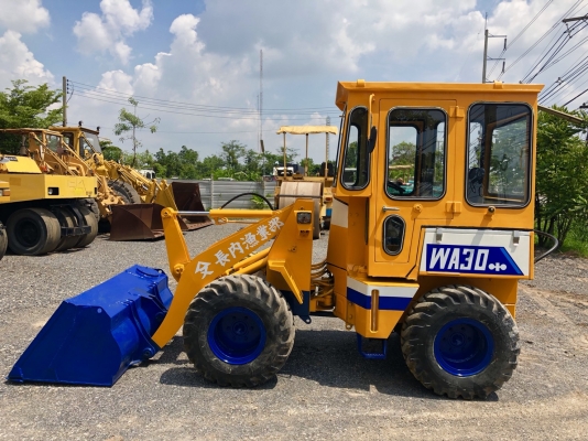 ขายรถตัก KOMATSU WA30-2 เครื่อง3 สูบ ระบบเลี้ยวเอวอ่อน 1500 ชม สมบูรณ์พร้อมใช้ครับ FROM JAPAN ติดต่อ 063-9316985 ID LINE : 0639316985