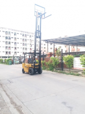 ขายรถยกโฟร์คลิฟท์ยี่ห้อ Mitsubishi 2.5 ตัน เสา 5 เมตร