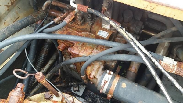 มาแล้ว IHTACHI สาวกเครื่องเดิมปั้มเดิม ขาย 465,000 HITACHI EX 200-1 เครื่องเดิมดี ปั้มเดิมแรง เอวมีขยับนิดๆๆ โซ่พอใช้ รอนเลอร์ดี เล่มทะเบียน รถอยู่ ขอนแก่น  064-191-1112