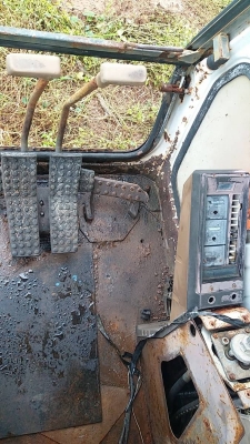 มาแล้ว IHTACHI สาวกเครื่องเดิมปั้มเดิม ขาย 465,000 HITACHI EX 200-1 เครื่องเดิมดี ปั้มเดิมแรง เอวมีขยับนิดๆๆ โซ่พอใช้ รอนเลอร์ดี เล่มทะเบียน รถอยู่ ขอนแก่น  064-191-1112