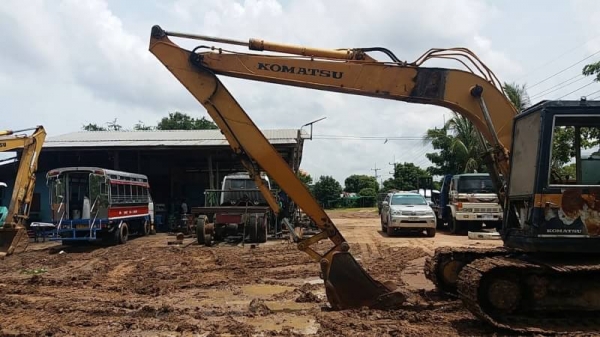 ขาย 275,000 KOMATSU pc 120-3 บูมอามยาว 14 ม. เครื่องดี ปั๊มดี เอวแน่น ช่วงล่างดี พร้อมใช้งาน รถอยู่ ร้อยเอ็ด 090-772-3710 090-772-3708