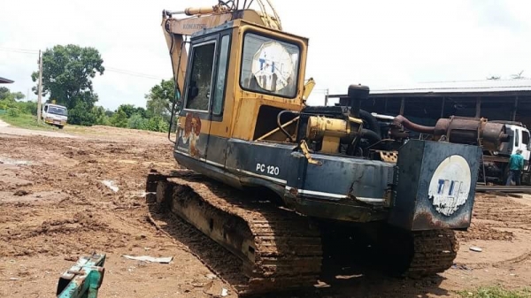 ขาย 275,000 KOMATSU pc 120-3 บูมอามยาว 14 ม. เครื่องดี ปั๊มดี เอวแน่น ช่วงล่างดี พร้อมใช้งาน รถอยู่ ร้อยเอ็ด 090-772-3710 090-772-3708