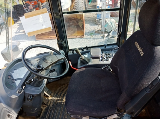 รถตัก เก่านอก มาใหม่ครับ KOMATSU WA200-6 นำเข้าจากญี่ปุ่น โทร.090-986-2521 อ๊อบ