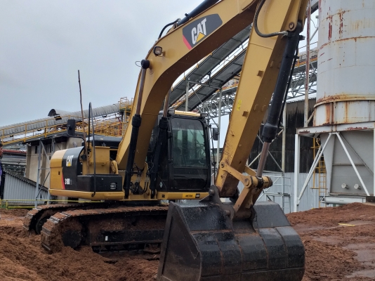 ขายด่วน CAT 318 D2L สภาพวยๆๆ ช่วงล่างเต็มๆๆ รถซื้อมาจากเมโทร ยืนตักไม้สับอย่างเดียวครับ เฟรวสวยกิ๊บ รถทำงาน 7060 ชั่วโมง เอกสารใบแจ้งจำหน่ายจากเมโทรแมชีนเนอรี่จำกัด สนใจสอบถาม 093 0764943 ครับ คุณ ตั้ม