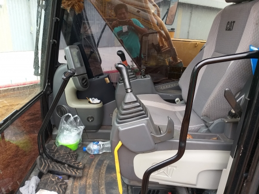 ขายด่วน CAT 318 D2L สภาพวยๆๆ ช่วงล่างเต็มๆๆ รถซื้อมาจากเมโทร ยืนตักไม้สับอย่างเดียวครับ เฟรวสวยกิ๊บ รถทำงาน 7060 ชั่วโมง เอกสารใบแจ้งจำหน่ายจากเมโทรแมชีนเนอรี่จำกัด สนใจสอบถาม 093 0764943 ครับ คุณ ตั้ม