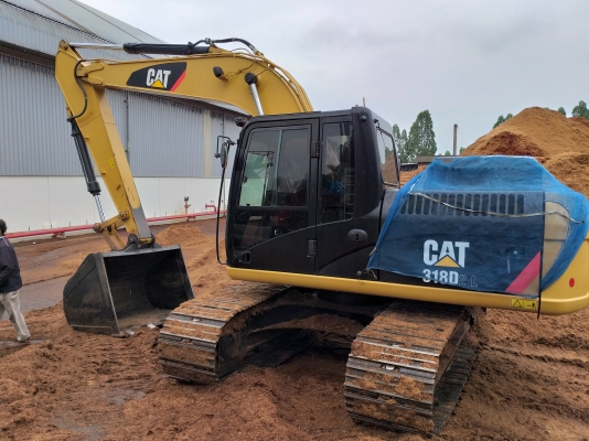 ขายด่วน CAT 318 D2L สภาพวยๆๆ ช่วงล่างเต็มๆๆ รถซื้อมาจากเมโทร ยืนตักไม้สับอย่างเดียวครับ เฟรวสวยกิ๊บ รถทำงาน 7060 ชั่วโมง เอกสารใบแจ้งจำหน่ายจากเมโทรแมชีนเนอรี่จำกัด สนใจสอบถาม 093 0764943 ครับ คุณ ตั้ม