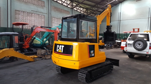 ขาย รถขุด MITSUBISHI  รุ่น ME30  มือสองญี่ปุ่น แทรกเหล็ก สลัก บูทเอวแน่น 100\% ปั้มนิ้ว คอนโทรลสั้น ทำงานไว สวยพร้อมใช้งาน มือถือ 0818753444