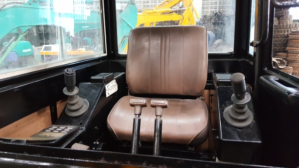 ขาย รถขุด MITSUBISHI  รุ่น ME30  มือสองญี่ปุ่น แทรกเหล็ก สลัก บูทเอวแน่น 100\% ปั้มนิ้ว คอนโทรลสั้น ทำงานไว สวยพร้อมใช้งาน มือถือ 0818753444