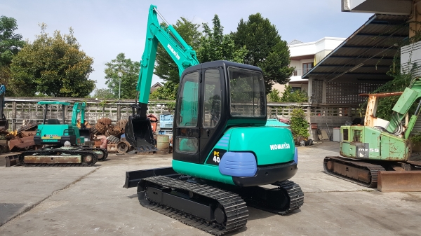 ขาย รถขุด KOMATSU รุ่น PC40-7  มือสองญี่ปุ่น แทรกเหล็ก สลัก บูทเอวแน่น 100\% คันนี้อาร์มยาว พิเศษ จากนอก มาพร้อม หัวเก๋ง สวยพร้อมใช้งาน มือถือ 0818753444