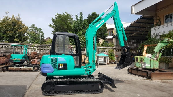 ขาย รถขุด KOMATSU รุ่น PC40-7  มือสองญี่ปุ่น แทรกเหล็ก สลัก บูทเอวแน่น 100\% คันนี้อาร์มยาว พิเศษ จากนอก มาพร้อม หัวเก๋ง สวยพร้อมใช้งาน มือถือ 0818753444