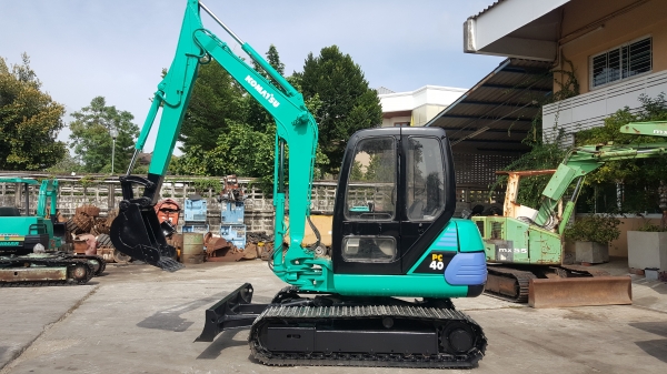 ขาย รถขุด KOMATSU รุ่น PC40-7  มือสองญี่ปุ่น แทรกเหล็ก สลัก บูทเอวแน่น 100\% คันนี้อาร์มยาว พิเศษ จากนอก มาพร้อม หัวเก๋ง สวยพร้อมใช้งาน มือถือ 0818753444