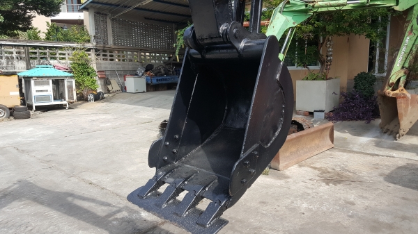 ขาย รถขุด KOMATSU รุ่น PC40-7  มือสองญี่ปุ่น แทรกเหล็ก สลัก บูทเอวแน่น 100\% คันนี้อาร์มยาว พิเศษ จากนอก มาพร้อม หัวเก๋ง สวยพร้อมใช้งาน มือถือ 0818753444