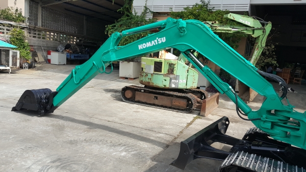 ขาย รถขุด KOMATSU รุ่น PC40-7  มือสองญี่ปุ่น แทรกเหล็ก สลัก บูทเอวแน่น 100\% คันนี้อาร์มยาว พิเศษ จากนอก มาพร้อม หัวเก๋ง สวยพร้อมใช้งาน มือถือ 0818753444