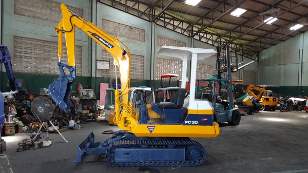 ขาย รถขุด KOMATSU รุ่น PC30-5- มือสองญี่ปุ่น แทรกเหล็ก สลัก บูทเอวแน่น 100\% สวยพร้อมใช้งาน มือถือ 0818753444 ขาย รถขุด KOMATSU รุ่น PC30-5- มือสองญี่ปุ่น แทรกเหล็ก สลัก บูทเอวแน่น 100\% สวยพร้อมใช้งาน มือถือ 0818753444
