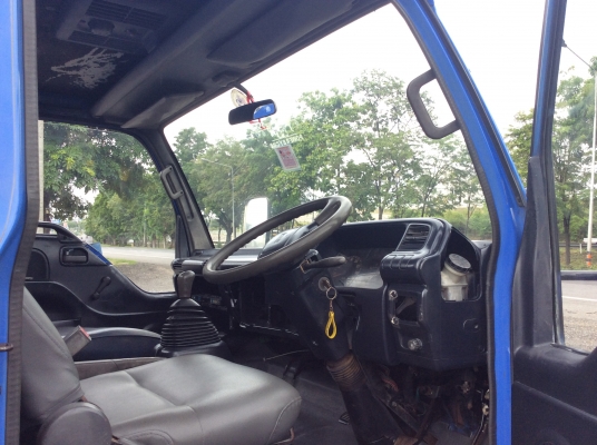 รถบรรทุกน้ำ 6 ล้อ ISUZU ถังประมาณ 6,000 ลิตร
