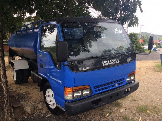 รถบรรทุกน้ำ 6 ล้อ ISUZU ถังประมาณ 6,000 ลิตร