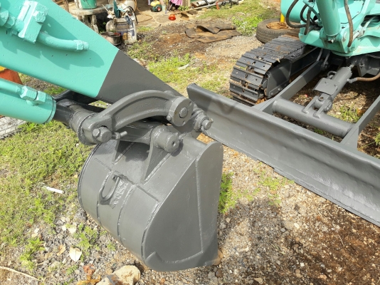 ขายแบคโฮเล็กkomutsu pc 25 คอลโทลสั้น