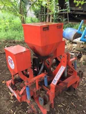 เครื่องหยอดข้าวโพด หยอด2แถว ห่าง75cm  ขายคุ กับ ผาน3