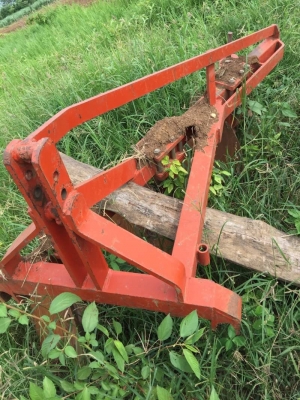 เครื่องหยอดข้าวโพด หยอด2แถว ห่าง75cm  ขายคุ กับ ผาน3