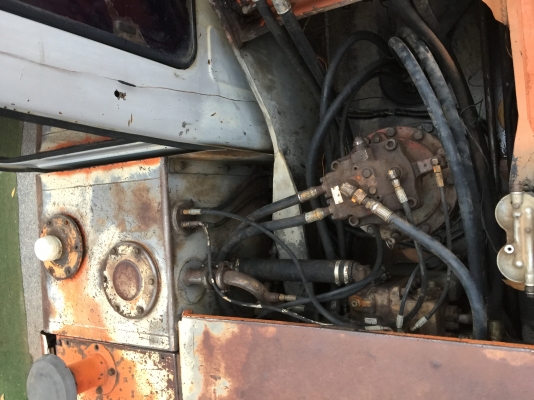 แบคโฮ Hitachi Ex200-1 ปั้มสองตอน เดิมๆบางๆไม่เคยทำสี แบคโฮ Hitachi Ex200-1 ปั้มสองตอน เดิมๆบางๆไม่เคยทำสี