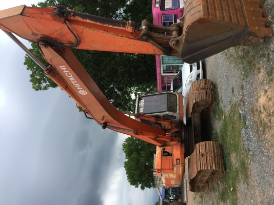 แบคโฮ Hitachi Ex200-1 ปั้มสองตอน เดิมๆบางๆไม่เคยทำสี แบคโฮ Hitachi Ex200-1 ปั้มสองตอน เดิมๆบางๆไม่เคยทำสี