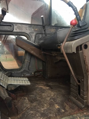 แบคโฮ Hitachi Ex200-1 ปั้มสองตอน เดิมๆบางๆไม่เคยทำสี แบคโฮ Hitachi Ex200-1 ปั้มสองตอน เดิมๆบางๆไม่เคยทำสี