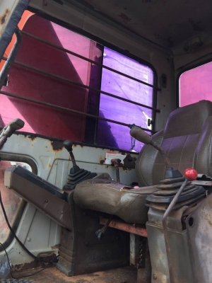 แบคโฮ Hitachi Ex200-1 ปั้มสองตอน เดิมๆบางๆไม่เคยทำสี แบคโฮ Hitachi Ex200-1 ปั้มสองตอน เดิมๆบางๆไม่เคยทำสี