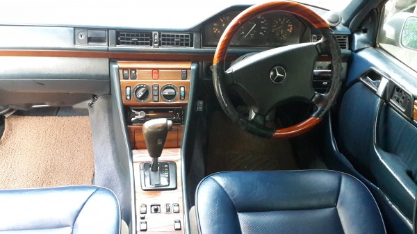 ขายรถ Benz w124 t.0639642221