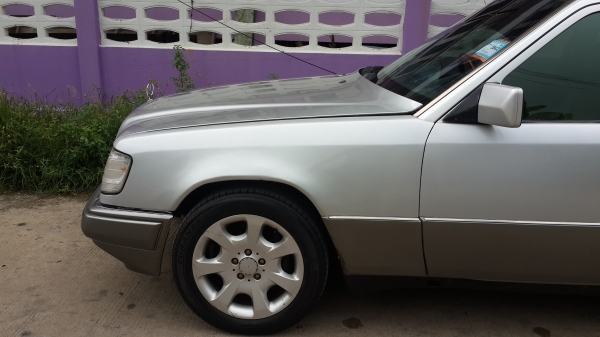 ขายรถ Benz w124 t.0639642221