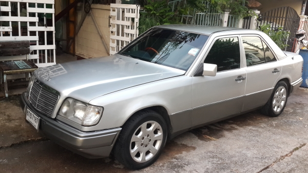 ขายรถ Benz w124 t.0639642221