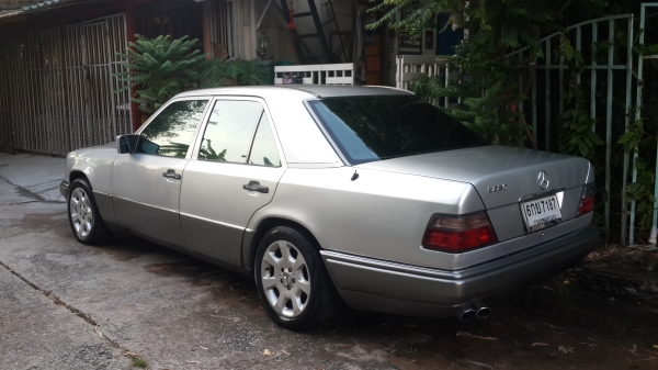 ขายรถ Benz w124 t.0639642221