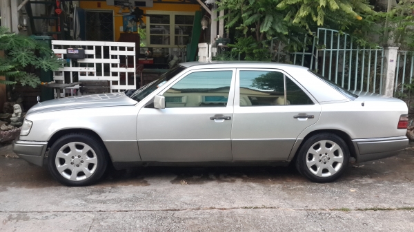 ขายรถ Benz w124 t.0639642221