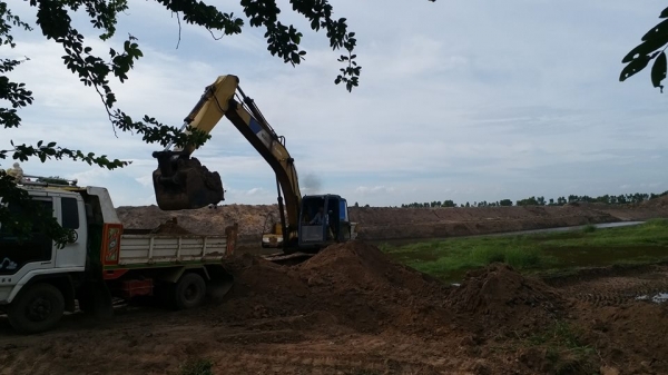 ขายรถขุดแบ็คโค SK200-3มาร์คทรี ไฟฟ้าตัด บูมสวยทำงานทุกวัน