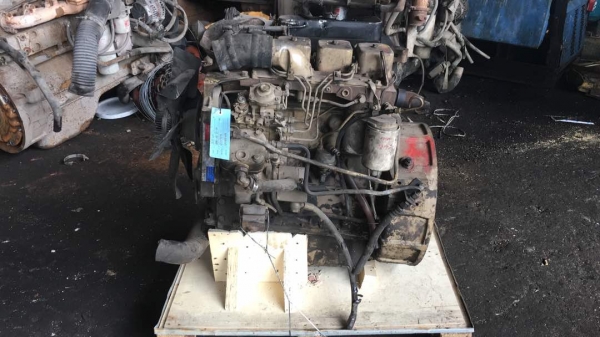 เครื่องยนต์ Komatsu 4D102, Cummins 4BT3.