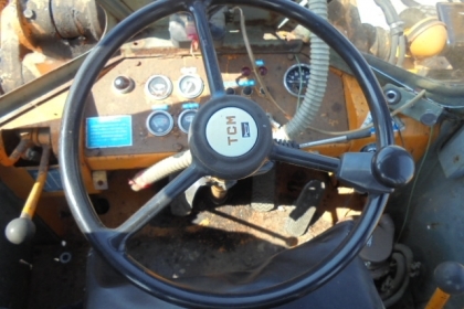 ขายรถตักล้อยาง TCM 45 เอวอ่อน สภาพดี (แขนยาวตักขึ้นสิบล้อได้เลย)