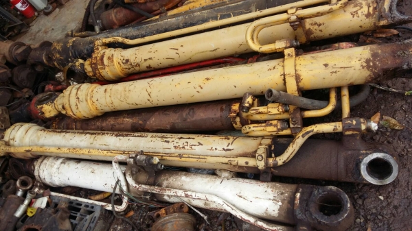 แยกขายอะใหล่ CAT 200B ซีเรียลสูง ราคาถูก