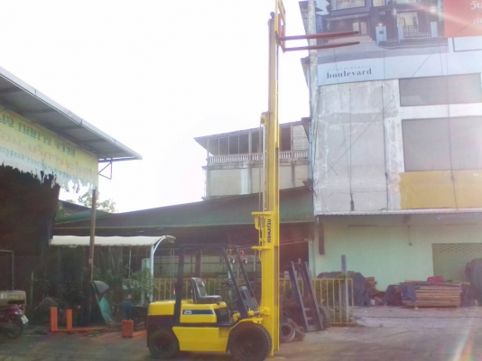 Komatsu fd25-11ขนาด2.5ตัน เสาสูง6เมตร เกียร์ธรรมดา เครื่องยนต์ดีเซล4D95 ยางตันล้อหน้าคู่ ราคาต่อรองได้