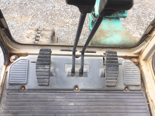 รถขุด kobelco sk30. มีเก๋งเก่าญี่ปุ่นไม่เคยใช้ในไทยใช้งาน 2,900 ชั่วโมงเอกสารครบโทร 086-1602189