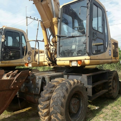 โคมัสสุ PW 130-6 ล้อยาง เล่มทะเบียน ราคา 950,000