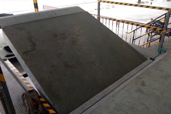 แลมป์โหลดสินค้าปรับระดับได้ด้วยระบบไฮดรอลิค (Hydaulic Dack Leveler)