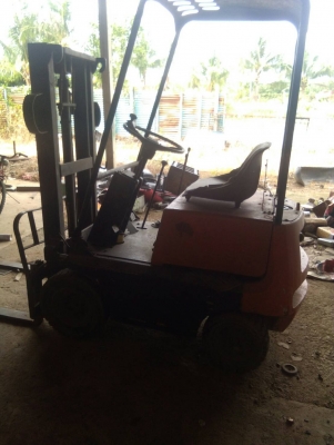 ขายโฟล์คลิฟท์น้ำหนักยก 1 ตัน เสาสูง 3 เมตร เครื่องยนต์เบนซิน